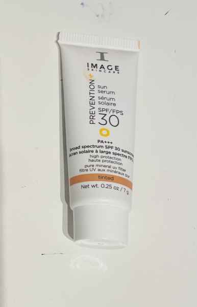 PREVENTION+ sun serum SPF30 tinted Luxus Sample