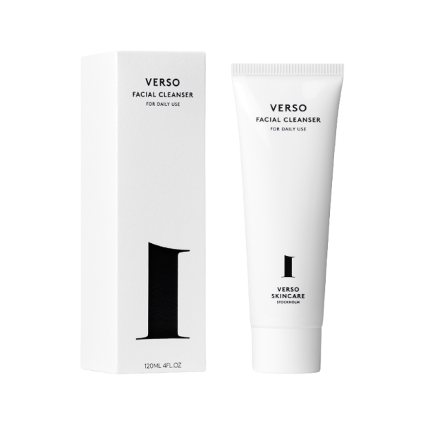 Verso Facial Cleanser für den täglichen Gebrauch, 120ml Tube neben der Verpackung.