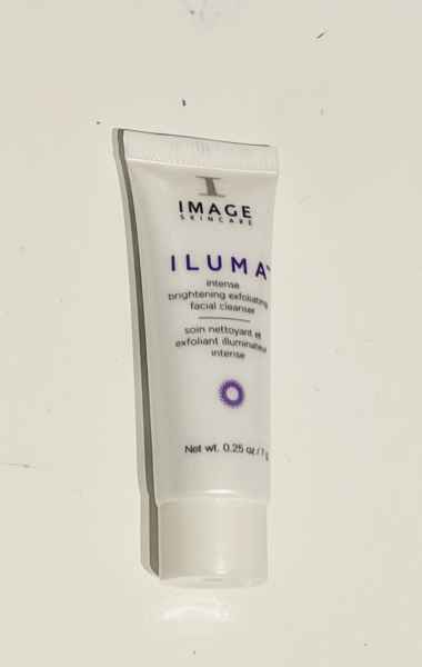 ILUMA™ intense brightening exfoliating cleanser Luxus Sample