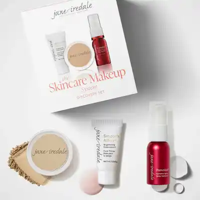 Jane Iredale Skincare Makeup System Discovery Set mit Primer, Puder und Spray auf weißem Hintergrund.