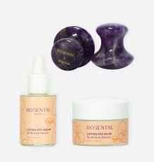 Rosental Lifting Eye Serum, Lifting Eye Balm und zwei lila Gua Sha Steine auf weißem Hintergrund.