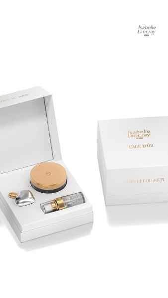 Isabelle Lancray L'Âge d'Or Coffret du Jour Set mit Creme, Serum und Applikator in weißer Verpackung.